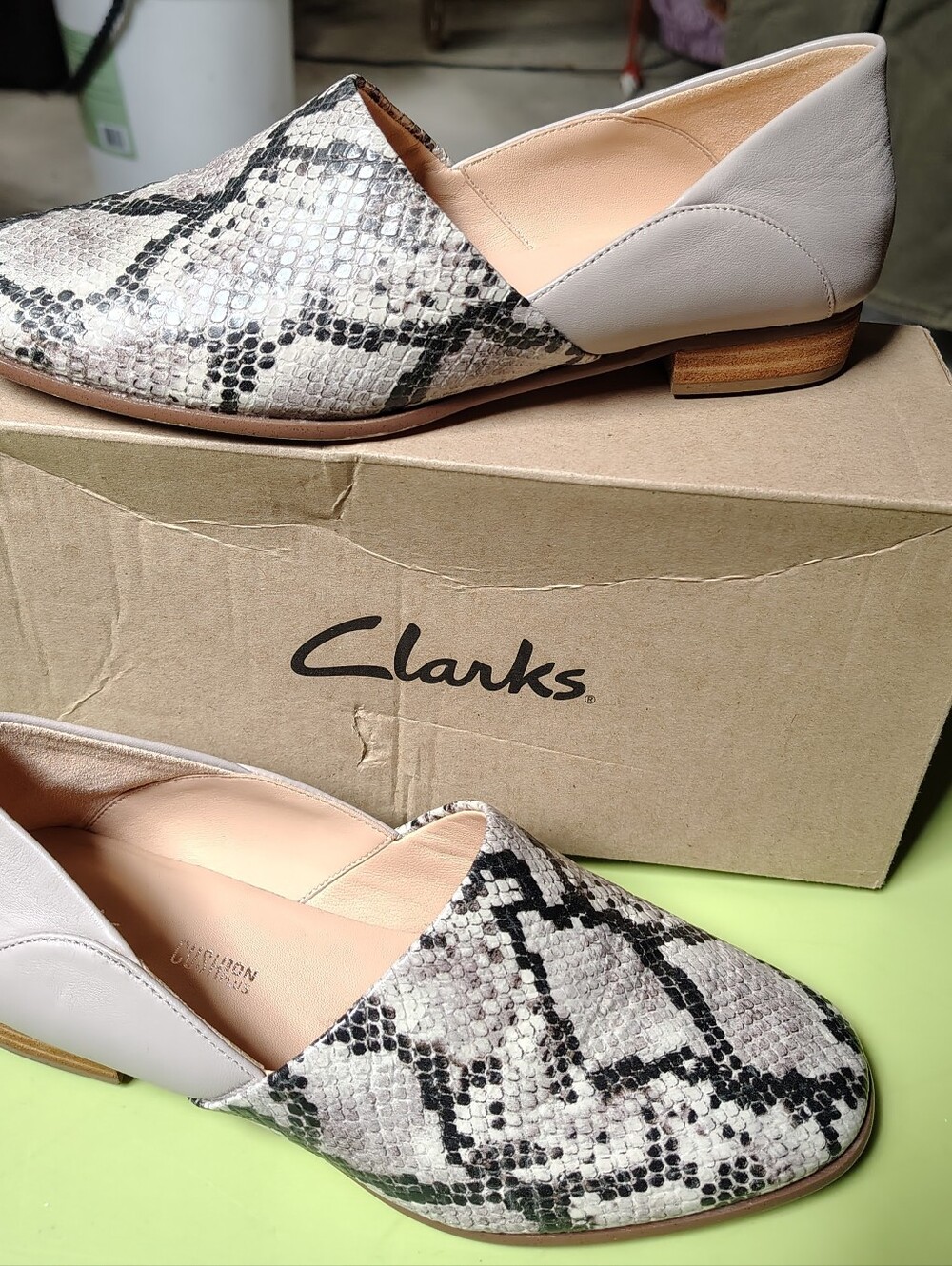 Clarks Grey Phytohn Flats size 7 1/2 M